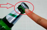 Phát hiện bất ngờ về nắp chai bia, chỉ cần nhắm đúng điểm nhỏ này là mở nắp cực dễ