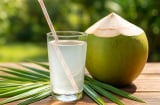 Nước dừa ngọt mát, tốt cho sức khỏe… nhưng bạn cần tránh nếu thuộc 3 nhóm người này