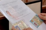 Trong năm 2025, người dân có bắt buộc phải đổi bằng lái xe theo mẫu mới không?