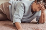 Cách sơ cứu người bị đột quỵ đúng cách: 2 sai lầm nguy hiểm nhiều người vẫn mắc phải