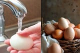 Rửa sạch vỏ trứng trước khi cất tủ lạnh, tưởng sạch mà hóa ra sai lầm tai hại, tránh ngay