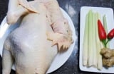 Tuyệt chiêu luộc gà vàng da, thịt ngọt: Không còn tanh, đỏ nhạt với mẹo đơn giản này