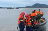 Giông lốc làm lật bè ở Quảng Ninh, 17 người gặp nạn