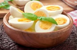 Mỗi ngày một quả trứng luộc: Chuyên gia cảnh báo 3 sai lầm nhiều người đang mắc