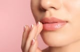 Mách nàng 5 công thức dưỡng môi đơn giản giúp đôi môi mềm mại, hồng hào