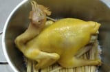 Luộc gà bằng nước là dại: Cách luộc gà không cần nước giúp món ăn thơm ngon, đậm vị hơn nhiều