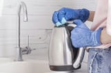 Mẹo vệ sinh ấm siêu tốc giúp đánh bay cặn vôi và mùi khó chịu: Đơn giản mà hiệu quả