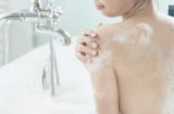 Tại sao không nên tắm ngay sau khi ăn? Chuyên gia cảnh báo tác hại