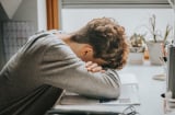 Xuất hiện 4 dấu hiệu này, cơ thể đang 'cầu cứu': Hãy dừng lại nghỉ ngơi ngay, đừng chủ quan