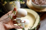 Luộc trứng thả 2 hột muối theo cách này, trứng dóc vỏ - lòng đào dẻo thơm, béo ngậy