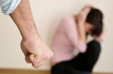 Từ hôm nay 4/9, người có hành vi bạo lực gia đình có thể bị cấm tiếp xúc, công an giám sát chặt