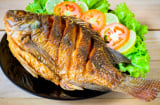Rán bất kỳ loại cá nào chỉ cần thả thứ này vào chảo: Cá giòn tan không lo dính chảo, vỡ nát