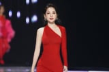 Chi Pu bất ngờ gặp sự cố trên sân khấu khiến răng bị mẻ