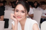 Hoa hậu Hương Giang bất ngờ khoe bụng bầu bí