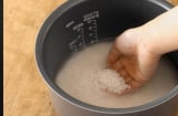 Vo gạo sai cách: 3 lỗi tai hại nhiều người mắc, vô tình đầu độc cả gia đình