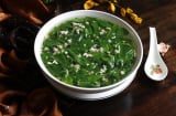 Vò rau ngót trước khi nấu, đơn giản mà tăng gấp 3 lần chất bổ
