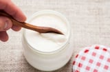 Phụ nữ nên ăn sữa chua vào 3 thời điểm này trong ngày để có da đẹp, eo thon