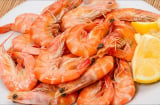 Đừng luộc tôm bằng nước, đầu bếp bật mí bí quyết giúp tôm ngọt thịt, thơm ngon, không hề tanh