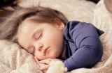 Tại sao trẻ em khóc rồi ngủ sau khi bị đánh đòn? Sự thật khiến cha mẹ giật mình