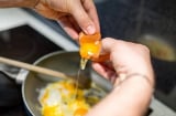 Người mắc bệnh gì tuyệt đối không nên ăn trứng gà? Chuyên gia cảnh báo 5 lưu ý quan trọng ai cũng cần biết