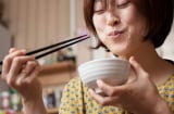 Những người sống lâu thường có 5 thói quen này khi ăn uống này. Bạn có được bao nhiêu thói quen?