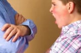 Con hỗn láo khiến cha mẹ ‘bất lực’? Chuyên gia chỉ ra 5 sai lầm phổ biến nhiều phụ huynh mắc phải