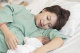 Lao động nữ sinh con được hưởng bao nhiêu tiền thai sản? Quy định mới nhất 2025