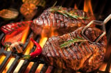 Ướp thịt bò BBQ chỉ bỏ mắm là dại: Thả thêm loại nước đặc biệt này vào, thịt mềm tan, ngon cực phẩm