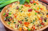 Cách làm cơm chiên Dương Châu ngon giòn, đơn giản dễ dàng