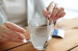 Cách uống nước muối ấm buổi sáng hỗ trợ giảm cân, thải độc, làm sạch ruột