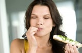 Những người sống lâu và ít bệnh tật thường có 5 thói quen ăn uống này