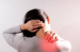4 kiểu đau vai cảnh báo ung thư nguy hiểm: Đừng chủ quan nghĩ chỉ là bệnh xương khớp