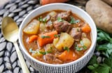 Cách nấu bò sốt vang nhanh nhừ, thơm ngon đậm đà
