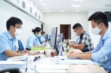 Cán bộ, công chức, viên chức được nhận 800.000 đồng/tháng trong 12 tháng khi nào?