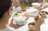 Ăn cơm trắng ngày 3 bữa mà không sợ tiểu đường: Học ngay bí quyết giữ dáng, giữ sức khỏe của người Nhật