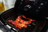 Chuyên gia cảnh báo: Tuyệt đối không dùng nồi chiên không dầu để nấu món này – Hậu quả khôn lường!
