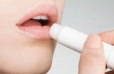 4 tips cơ bản dưỡng môi mềm mịn ngày trở lạnh