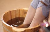 Cách ngâm chân thải độc, có lợi cho gan