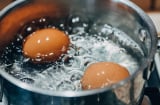 4 công dụng bất ngờ của nước luộc trứng