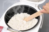 Vì sao người Việt coi xới cơm một lần là đại kỵ?