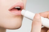 Chăm sóc môi tại nhà giá rẻ với 4 bước
