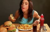 5 thói quen ăn uống gây hại sức khỏe của bạn