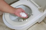 Bỏ một nắm muối vào bồn cầu: Mẹo đơn giản giúp tiết kiệm hàng trăm nghìn mỗi năm