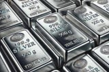 Bạc tăng mạnh nhất lịch sử, bỏ xa vàng: Điều gì đứng sau cơn sốt “kim loại trắng”?