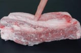 5 cách rã đông thịt không cần ngâm nước, vừa nhanh vừa giữ độ ngọt tự nhiên