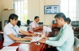Người có bằng đại học, đủ 5 năm kinh nghiệm được xét tiếp nhận vào công chức xã như thế nào?