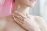 Phụ nữ từ 30 nên chăm sóc vùng da cổ như thế nào để không bị “tố cáo” vấn đề tuổi tác?