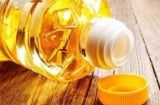 Dầu ăn mở nắp dùng được bao lâu? Cảnh báo nguy hiểm khi ăn dầu hết hạn