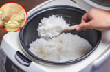 Nấu cơm chỉ bỏ nước lạnh là dại: Thả thêm loại gia vị này vào cơm thơm dẻo, tơi xốp ăn không ngán