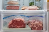 Rửa thịt trước khi cho vào tủ lạnh: Thói quen nhiều gia đình đang làm sai mỗi ngày
